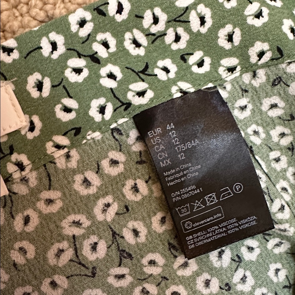 H&M Green Floral A-Line Midi Skirt with thigh slits - Picture 3 of 10